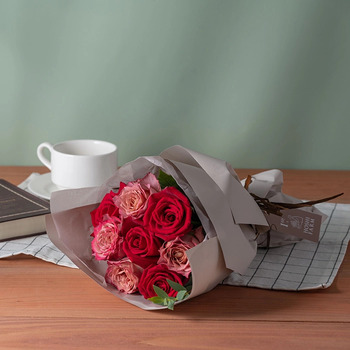 ホシファーム ニュアンスレッド８本＆ホシフルーツ 煌めき果実のカップケーキ３個入 メッセージカード付 ラッピング済 送料無料-5