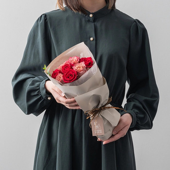 ホシファーム ニュアンスレッド８本＆ホシフルーツ 煌めき果実のカップケーキ３個入 メッセージカード付 ラッピング済 送料無料-6