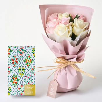 フリルホワイトピンク８本＆７種のフルーツのパウンドケーキ ４個入 メッセージカード付 ラッピング済 送料無料-1