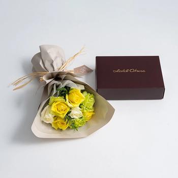 フリル ホワイトイエローグリーン８本＆ホテルオークラスイーツアソート５個入 メッセージカード付 ラッピング済 送料無料-6