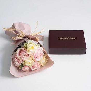 ホシファームフリルブーケホワイトピンク８本＆ホテルオークラスイーツアソート５個入 メッセージカード付 ラッピング済 送料無料-1