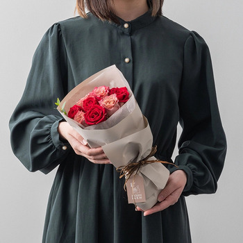 ホシファームフリルニュアンスレッド８本＆ホテルオークラスイーツアソート５個入 メッセージカード付 ラッピング済 送料無料-4