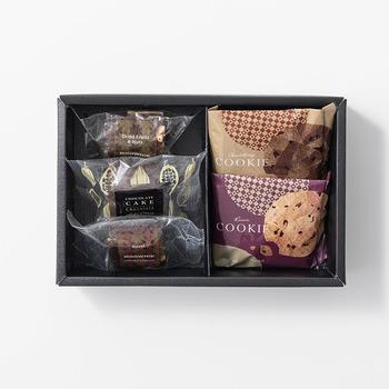 ホシファームフリルブーケピュア８本＆ホテルオークラスイーツアソート５個入 メッセージカード付 ラッピング済 送料無料-4