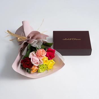 ホシファームフリルブーケカラフル８本＆ホテルオークラスイーツアソート５個入 メッセージカード付 ラッピング済 送料無料-1