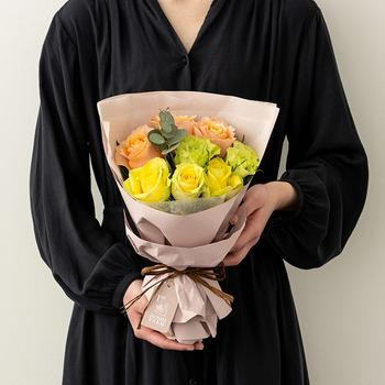 ホシファームフリルブーケパッション８本＆ホテルオークラスイーツアソート５個入 メッセージカード付 ラッピング済 送料無料-1