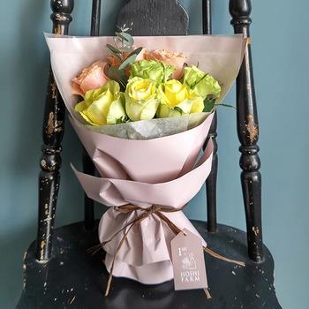 ホシファームフリルブーケパッション８本＆ホテルオークラスイーツアソート５個入 メッセージカード付 ラッピング済 送料無料-3