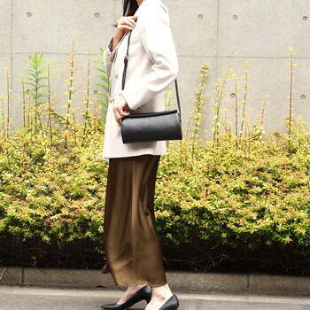 シュリンクレザー 筒形カブセ ショルダーバッグ 革 牛革　 COOCO 送料無料 即日発送-2