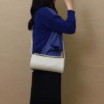 シュリンクレザー 筒形カブセ ショルダーバッグ 革 牛革　 COOCO 送料無料 即日発送-3