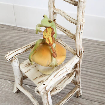 ディスプレイとしてかわいい 置物 オブジェ カエル＆チェアー バイオリン 送料無料-2