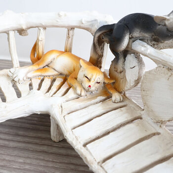 ディスプレイとしてかわいい 置物 オブジェ 猫&チェアー 子猫がお昼寝をしているとてもかわいい置物 送料無料-3