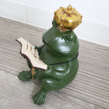 置物 オブジェ カエル 殿様カエルが本を読んでいるかわいい置物 送料無料-1