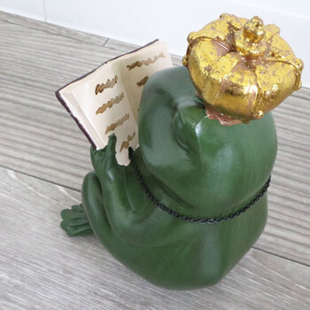 置物 オブジェ カエル 殿様カエルが本を読んでいるかわいい置物 送料無料-2