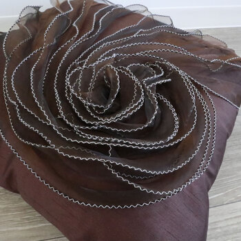 肌触りの良い逸品 スクエアローズクッション ブラウン 送料無料-1