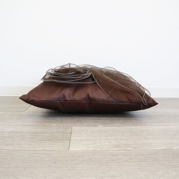 肌触りの良い逸品 スクエアローズクッション ブラウン 送料無料-2