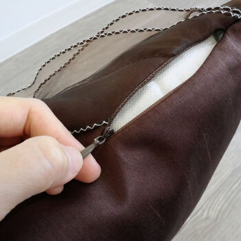 肌触りの良い逸品 スクエアローズクッション ブラウン 送料無料-6