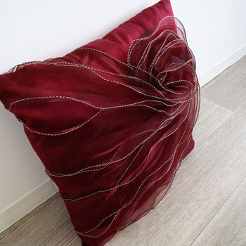 肌触りの良い逸品 スクエアローズクッション ワインレッド 送料無料-3