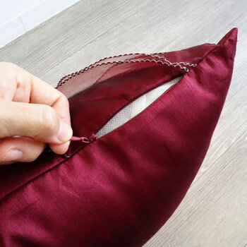 肌触りの良い逸品 スクエアローズクッション ワインレッド 送料無料-6