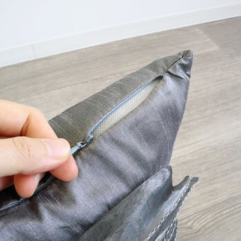 肌触りの良い逸品 スクエアローズクッション グレイ 送料無料-6