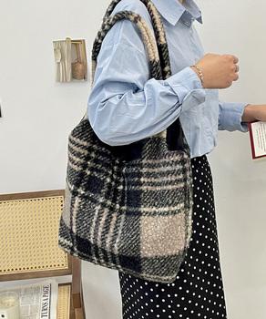 ボアトートバッグ A4 大容量 ふわふわ 送料無料 即日発送-2