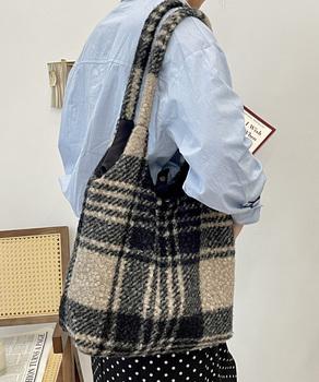 ボアトートバッグ A4 大容量 ふわふわ 送料無料 即日発送-3