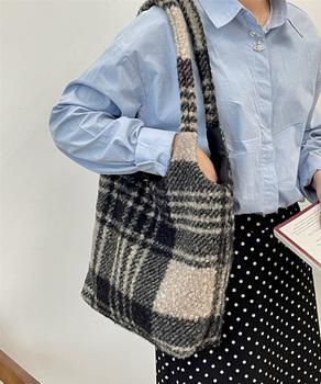 ボアトートバッグ A4 大容量 ふわふわ 送料無料 即日発送-4