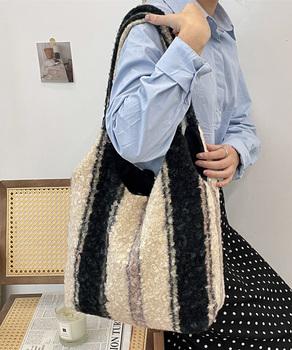 ボアトートバッグ A4 大容量 ふわふわ 送料無料 即日発送-5