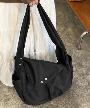 ショルダーバッグ A4大容量 ナイロン黒　ブラック 送料無料 即日発送-1