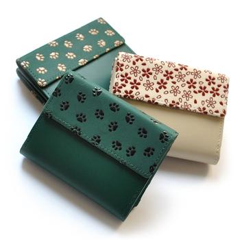 二つ折り財布 日本国産財布11 鹿革印伝 肉球柄&桜吹雪柄 極小財布 3色展開 かわいいコンパクトウォレット 送料無料-2